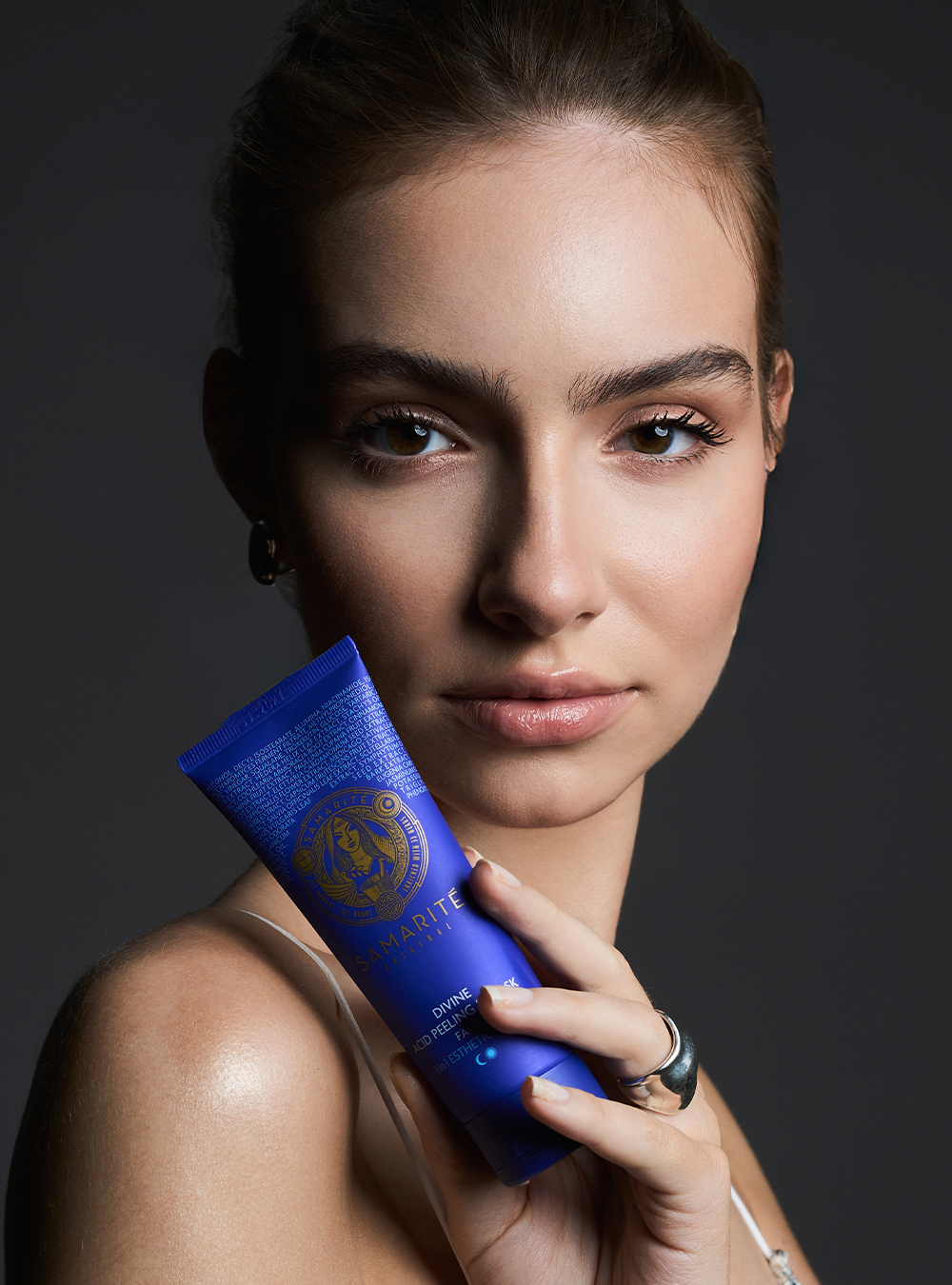 ŚWIADOMA PIELĘGNACJA TWARZY, CZYLI MNIEJ ZNACZY WIĘCEJ