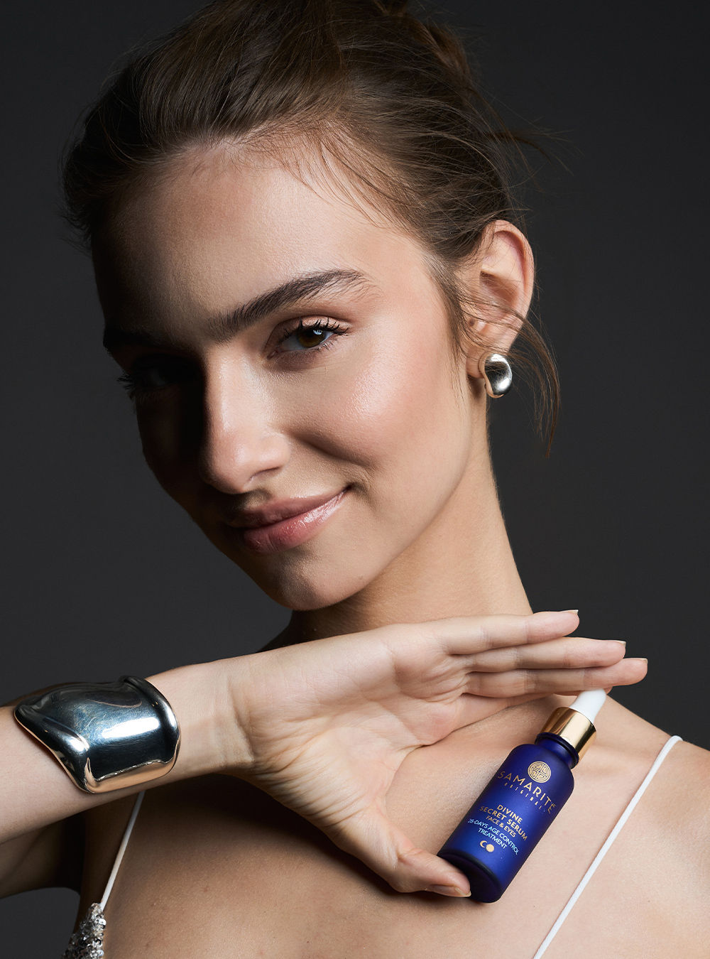 ŚWIADOMA PIELĘGNACJA TWARZY, CZYLI MNIEJ ZNACZY WIĘCEJ