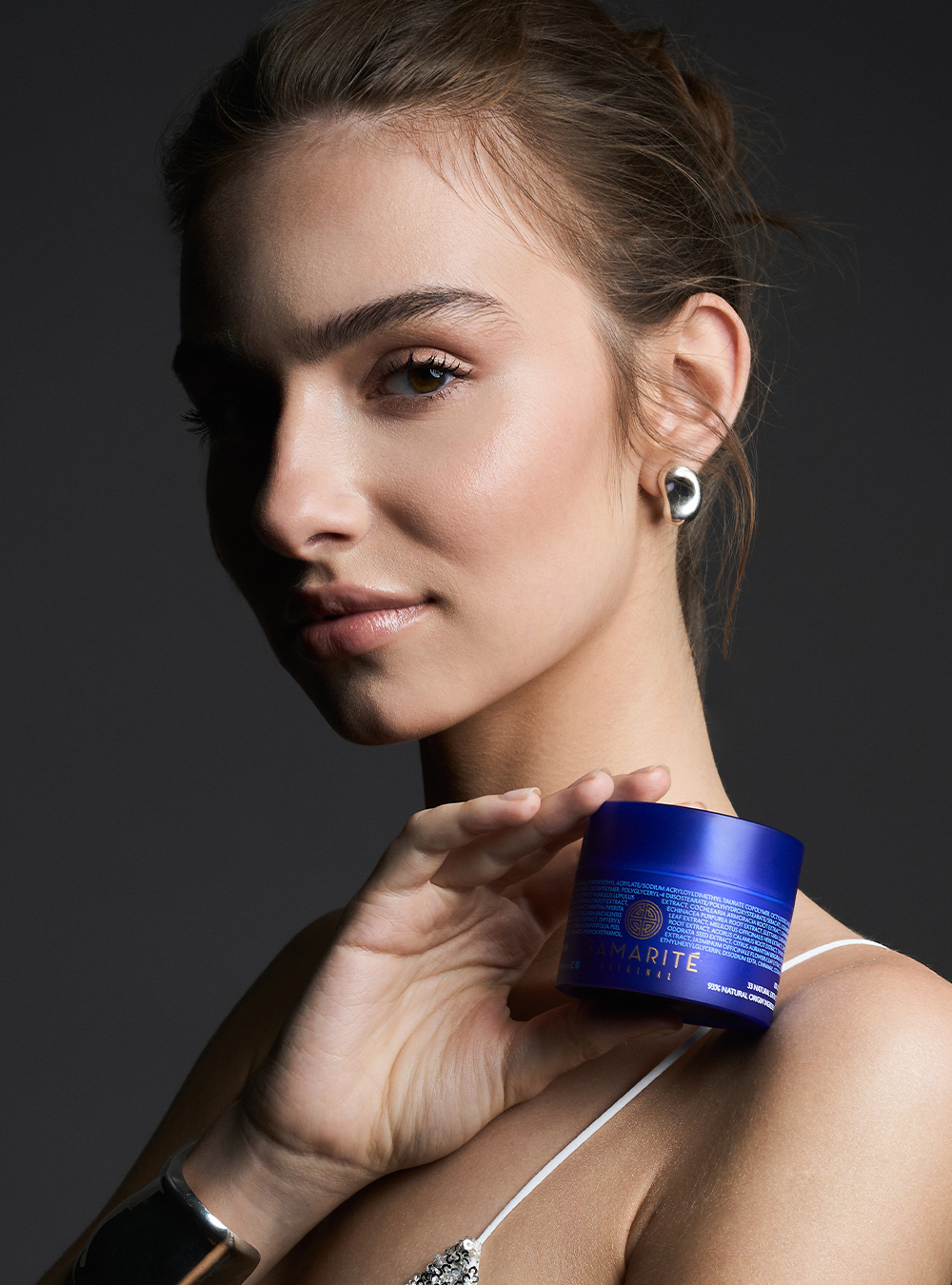 ŚWIADOMA PIELĘGNACJA TWARZY, CZYLI MNIEJ ZNACZY WIĘCEJ