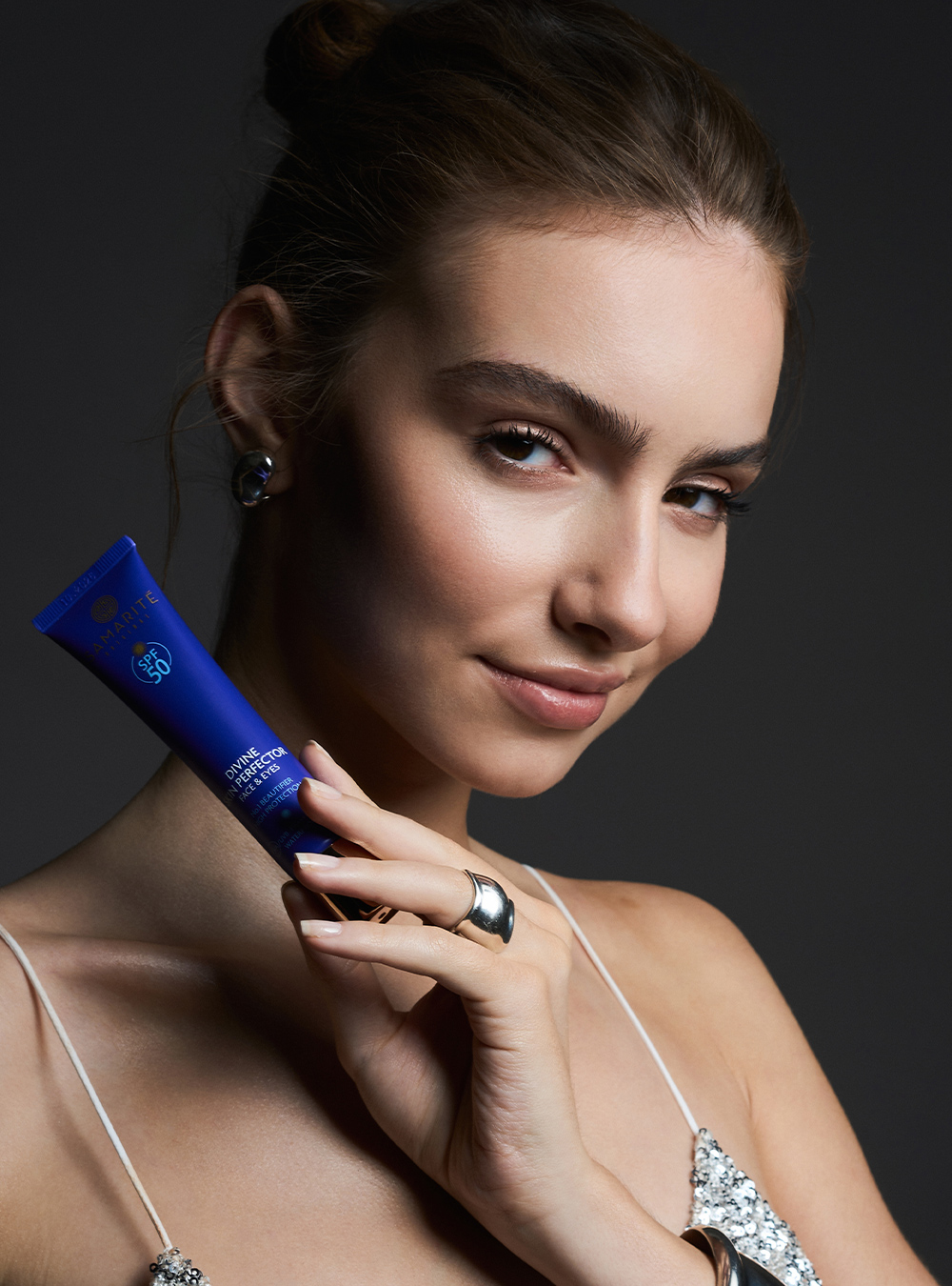 ŚWIADOMA PIELĘGNACJA TWARZY, CZYLI MNIEJ ZNACZY WIĘCEJ